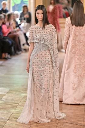 PFW Tony Ward Runway A model walks the runway at the Tony Ward show as part of Haute Couture Fashion Week in Paris, France on July, 7, 2025. Photo by Julien Reynaud APS-Medias ABACAPRESS.COM Paris France  Copyright: xReynaudxJulien APS-Medias ABACAx
