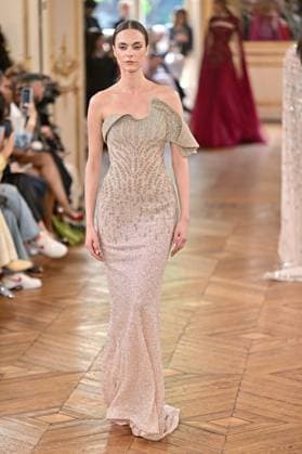 PFW Tony Ward Runway A model walks the runway at the Tony Ward show as part of Haute Couture Fashion Week in Paris, France on July, 7, 2025. Photo by Julien Reynaud APS-Medias ABACAPRESS.COM Paris France  Copyright: xReynaudxJulien APS-Medias ABACAx