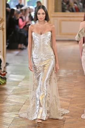 PFW Tony Ward Runway A model walks the runway at the Tony Ward show as part of Haute Couture Fashion Week in Paris, France on July, 7, 2025. Photo by Julien Reynaud APS-Medias ABACAPRESS.COM Paris France  Copyright: xReynaudxJulien APS-Medias ABACAx