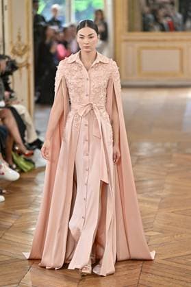 PFW Tony Ward Runway A model walks the runway at the Tony Ward show as part of Haute Couture Fashion Week in Paris, France on July, 7, 2025. Photo by Julien Reynaud APS-Medias ABACAPRESS.COM Paris France  Copyright: xReynaudxJulien APS-Medias ABACAx