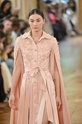 PFW Tony Ward Runway A model walks the runway at the Tony Ward show as part of Haute Couture Fashion Week in Paris, France on July, 7, 2025. Photo by Julien Reynaud APS-Medias ABACAPRESS.COM Paris France  Copyright: xReynaudxJulien APS-Medias ABACAx