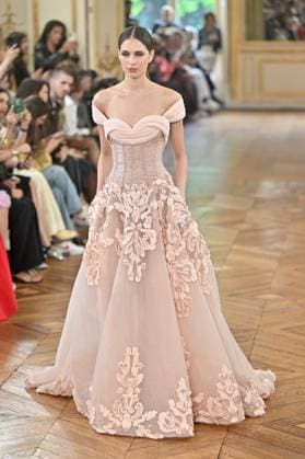 PFW Tony Ward Runway A model walks the runway at the Tony Ward show as part of Haute Couture Fashion Week in Paris, France on July, 7, 2025. Photo by Julien Reynaud APS-Medias ABACAPRESS.COM Paris France  Copyright: xReynaudxJulien APS-Medias ABACAx