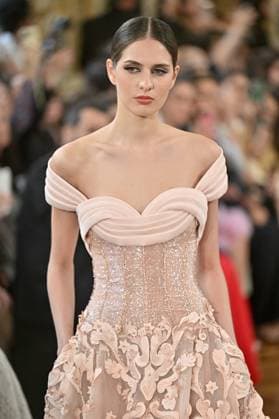 PFW Tony Ward Runway A model walks the runway at the Tony Ward show as part of Haute Couture Fashion Week in Paris, France on July, 7, 2025. Photo by Julien Reynaud APS-Medias ABACAPRESS.COM Paris France  Copyright: xReynaudxJulien APS-Medias ABACAx