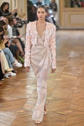 PFW Tony Ward Runway A model walks the runway at the Tony Ward show as part of Haute Couture Fashion Week in Paris, France on July, 7, 2025. Photo by Julien Reynaud APS-Medias ABACAPRESS.COM Paris France  Copyright: xReynaudxJulien APS-Medias ABACAx