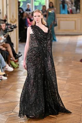 PFW Tony Ward Runway A model walks the runway at the Tony Ward show as part of Haute Couture Fashion Week in Paris, France on July, 7, 2025. Photo by Julien Reynaud APS-Medias ABACAPRESS.COM Paris France  Copyright: xReynaudxJulien APS-Medias ABACAx