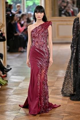 PFW Tony Ward Runway A model walks the runway at the Tony Ward show as part of Haute Couture Fashion Week in Paris, France on July, 7, 2025. Photo by Julien Reynaud APS-Medias ABACAPRESS.COM Paris France  Copyright: xReynaudxJulien APS-Medias ABACAx
