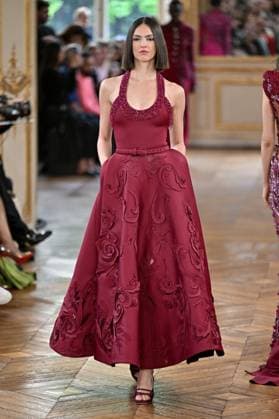 PFW Tony Ward Runway A model walks the runway at the Tony Ward show as part of Haute Couture Fashion Week in Paris, France on July, 7, 2025. Photo by Julien Reynaud APS-Medias ABACAPRESS.COM Paris France  Copyright: xReynaudxJulien APS-Medias ABACAx