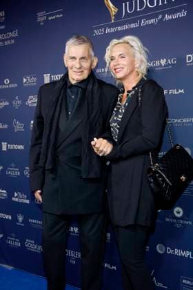 Emmy Awards, Cocktail ProlongÃ im Schlosshotel, Berlin, 07.07.2025 Heinz Hoenig und Ehefrau Annika Kärsten-Hoenig beim Cocktail ProlongÃ zur Semi-Final Round of Judging der International EmmyÂ® Awards 2025 in Berlin im Schlosshotel Berlin am 07.07.2025 Berlin Schlosshotel Berlin *** Emmy Awards, Cocktail ProlongÃ at the Schlosshotel, Berlin, 07 07 2025 Heinz Hoenig and wife Annika Kärsten Hoenig at the Cocktail ProlongÃ for the Semi Final Round of Judging of the International Emmy® Awards 2025 in Berlin at the Schlosshotel Berlin on 07 07 2025 Berlin Schlosshotel Berlin Copyright: xAnitaxBuggex