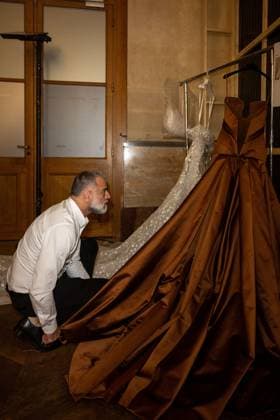 PFW - Georges Hobeika Backstage Georges Hobeika adjusts details of a gown, backstage prior to his Haute Couture Autumn Winter 2025-2026 show, as part of Paris Fashion Week in Paris, France on July 7, 2025. Photo by Ammar Abd Rabbo ABACAPRESS.COM Paris France  Copyright: xAbdxRabboxAmmar ABACAx