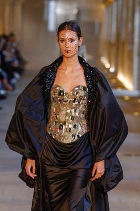 Rahul Mishra Fashion Show Haute Couture Fall Winter 2025 2026 Collection during Paris Fashion Week June 7th, 2025 Rahul Mishra Fashion Show Haute Couture Fall Winter 2025 2026 Collection , during Paris Fashion Week June 7th, 2025 Paris France  Copyright: xAgencex xBestimagexAgencex xBestimagex