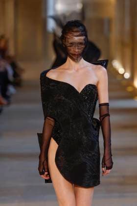 Rahul Mishra Fashion Show Haute Couture Fall Winter 2025 2026 Collection during Paris Fashion Week June 7th, 2025 Rahul Mishra Fashion Show Haute Couture Fall Winter 2025 2026 Collection , during Paris Fashion Week June 7th, 2025 Paris France  Copyright: xAgencex xBestimagexAgencex xBestimagex