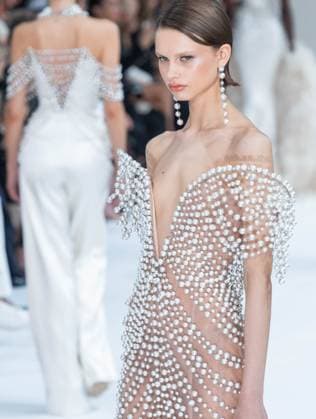 PARIS FASHION WEEK TAMARA RALPH FALL WINTER 26 sylvie lefort photography MAXPPP 07 07 2025 @sylvie Lefort Photography MAXPPP 07 07 25 Models present creations from the FALL WINTER 2025 2026 Haute Couture collection by TAMARA RALPH during the Paris Fashion Week, in Paris, France March 11th 2025 The presentation of the Womens collections from 7th July 2025 to 10th July 25  Copyright: xMAXPPPxsylviexlefortxphotographyx LFR202507085414 LFR202507085414