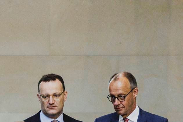 Bilder des Jahres 2025, News 07 Juli News Themen der Woche KW28 (L-R) Jens Spahn, Vorsitzender der CDU CSU-Fraktion im Deutschen Bundestag, und Friedrich Merz (CDU), Bundeskanzler, aufgenommen im Rahmen der Haushaltsdebatte im Deutschen Bundestag in Berlin, 08.07.2025. Berlin Deutschland *** L R Jens Spahn, Chairman of the CDU CSU parliamentary group in the German Bundestag, and Friedrich Merz CDU , Federal Chancellor, recorded during the budget debate in the German Bundestag in Berlin, 08 07 2025 Berlin Germany Copyright: xFlorianxGaertnerx