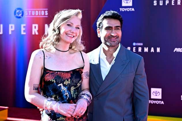 Emily V Gordon and Kumail Nanjiani at the world premiere of the movie Superman at the TCL Chinese Theatre Los Angeles, 07 07 2025 Foto:xD.xStarbuckx xFuturexImagex superman_la_5875