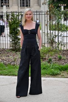 PFW Chanel Outside Arrivals Kirsten Dunst at the Chanel show as part of Haute Couture Fashion Week in Paris, France on July, 8, 2025. Photo by Julien Reynaud APS-Medias ABACAPRESS.COM Paris France  Copyright: xReynaudxJulien APS-Medias ABACAx