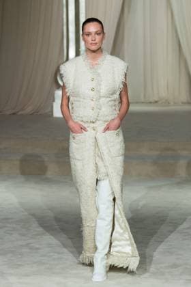 PFW Chanel Runway AM A model walks the runway during the Chanel Haute Couture Fall Winter 2025 2026 show as part of Paris Fashion Week in Paris, France on July 08, 2025. Photo by Aurore Marechal ABACAPRESS.COM Paris France  Copyright: xMarechalxAurore ABACAx