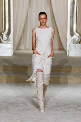 Chanel Haute Couture Collection Fall Winter 2025 2026 show as part of Paris Fashion Week PFW , au Grand Palais, à Paris, FRance, le 8 juillet 2025 Bestimage Runway during the Chanel Haute Couture Fall Winter 2025 2026 show as part of Paris Fashion Week on July 08, 2025 in Paris, France Paris France  Copyright: xAgencex xBestimagexAgencex xBestimagex