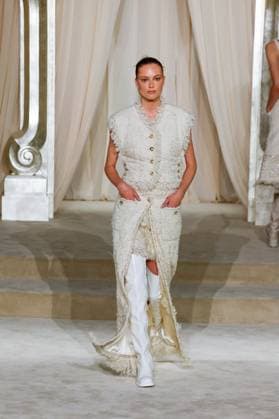 Chanel Haute Couture Collection Fall Winter 2025 2026 show as part of Paris Fashion Week PFW , au Grand Palais, à Paris, FRance, le 8 juillet 2025 Bestimage Runway during the Chanel Haute Couture Fall Winter 2025 2026 show as part of Paris Fashion Week on July 08, 2025 in Paris, France Paris France  Copyright: xAgencex xBestimagexAgencex xBestimagex