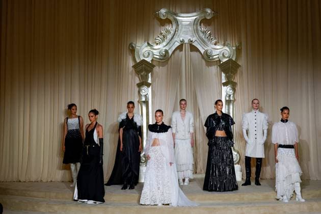 Chanel Haute Couture Collection Fall Winter 2025 2026 show as part of Paris Fashion Week PFW , au Grand Palais, à Paris, FRance, le 8 juillet 2025 Bestimage Runway during the Chanel Haute Couture Fall Winter 2025 2026 show as part of Paris Fashion Week on July 08, 2025 in Paris, France Paris France  Copyright: xAgencex xBestimagexAgencex xBestimagex