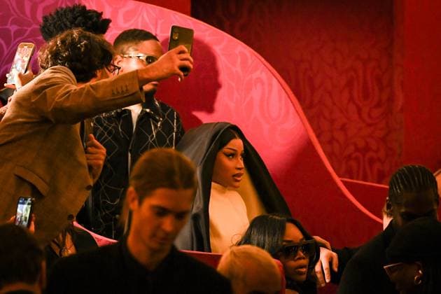 PFW - Cardi B st Stephane Rolland Runway in Paris FA American rapper Cardi B attends the runway for a collection by Stephane Rolland as part of Paris Fashion Week at the Theatre of the Champs-Elysees in Paris, on July 8, 2025. Photo by Firas Abdullah ABACAPRESS.COM Paris Ile-de-France France  Copyright: xAbdullahxFiras ABACAx