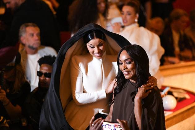 PFW - Cardi B st Stephane Rolland Runway in Paris FA American rapper Cardi B attends the runway for a collection by Stephane Rolland as part of Paris Fashion Week at the Theatre of the Champs-Elysees in Paris, on July 8, 2025. Photo by Firas Abdullah ABACAPRESS.COM Paris Ile-de-France France  Copyright: xAbdullahxFiras ABACAx