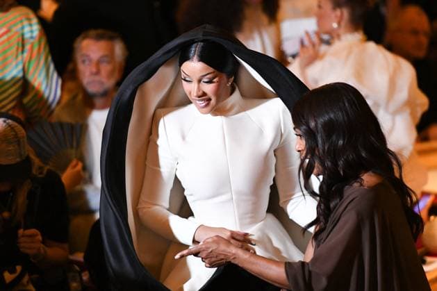 PFW - Cardi B st Stephane Rolland Runway in Paris FA American rapper Cardi B attends the runway for a collection by Stephane Rolland as part of Paris Fashion Week at the Theatre of the Champs-Elysees in Paris, on July 8, 2025. Photo by Firas Abdullah ABACAPRESS.COM Paris Ile-de-France France  Copyright: xAbdullahxFiras ABACAx
