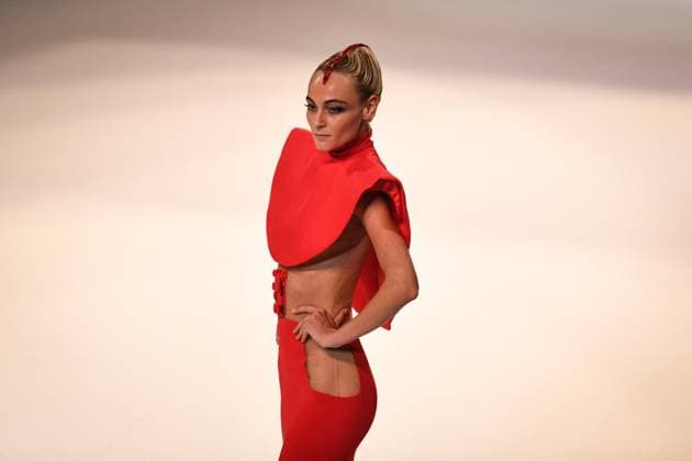PFW - Stephane Rolland Runway in Paris FA A model walks the runway for a collection by Stephane Rolland as part of Paris Fashion Week at the Theatre of the Champs-Elysees in Paris, on July 8, 2025. Photo by Firas Abdullah ABACAPRESS.COM Paris Ile-de-France France  Copyright: xAbdullahxFiras ABACAx