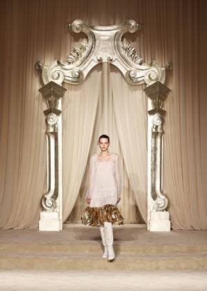 (250708) -- PARIS, July 8, 2025 -- A model presents a creation from the haute couture Fall-Winter 2025 2026 collections by French fashion house Chanel during the Paris Haute Couture Week, in Paris, France, on July 8, 2025. ) FRANCE-PARIS-HAUTE COUTURE WEEK-CHANEL GaoxJing 