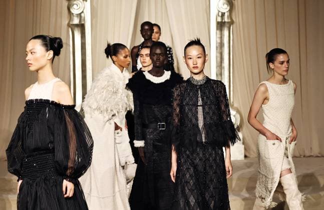 (250708) -- PARIS, July 8, 2025 -- Models present creations from the haute couture Fall-Winter 2025 2026 collections by French fashion house Chanel during the Paris Haute Couture Week, in Paris, France, on July 8, 2025. ) FRANCE-PARIS-HAUTE COUTURE WEEK-CHANEL GaoxJing 