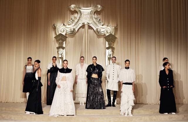 (250708) -- PARIS, July 8, 2025 -- Models present creations from the haute couture Fall-Winter 2025 2026 collections by French fashion house Chanel during the Paris Haute Couture Week, in Paris, France, on July 8, 2025. ) FRANCE-PARIS-HAUTE COUTURE WEEK-CHANEL GaoxJing 