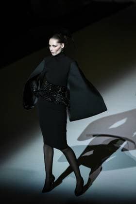 PFW - Stephane Rolland Runway in Paris FA A model walks the runway for a collection by Stephane Rolland as part of Paris Fashion Week at the Theatre of the Champs-Elysees in Paris, on July 8, 2025. Photo by Firas Abdullah ABACAPRESS.COM Paris Ile-de-France France  Copyright: xAbdullahxFiras ABACAx