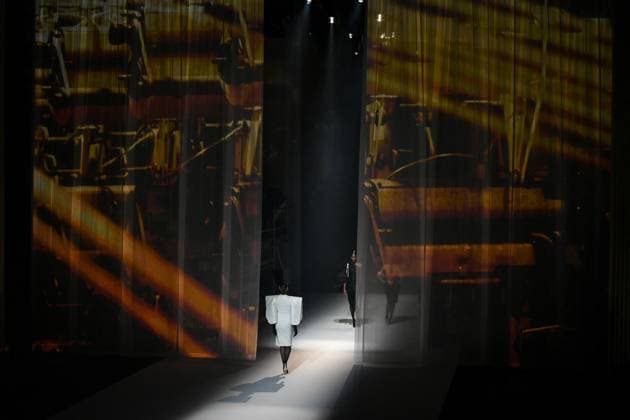 PFW - Stephane Rolland Runway in Paris FA A model walks the runway for a collection by Stephane Rolland as part of Paris Fashion Week at the Theatre of the Champs-Elysees in Paris, on July 8, 2025. Photo by Firas Abdullah ABACAPRESS.COM Paris Ile-de-France France  Copyright: xAbdullahxFiras ABACAx