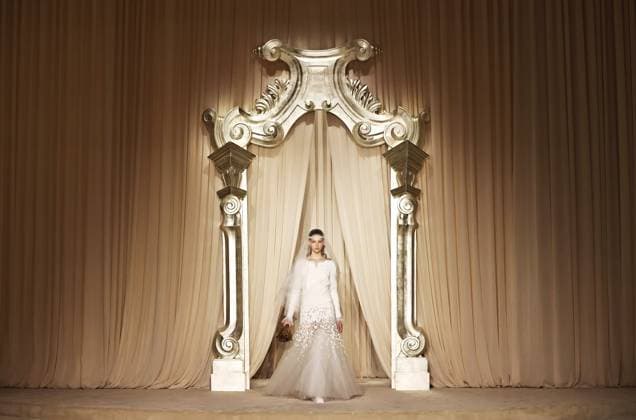 (250708) -- PARIS, July 8, 2025 -- A model presents a creation from the haute couture Fall-Winter 2025 2026 collections by French fashion house Chanel during the Paris Haute Couture Week, in Paris, France, on July 8, 2025. ) FRANCE-PARIS-HAUTE COUTURE WEEK-CHANEL GaoxJing 