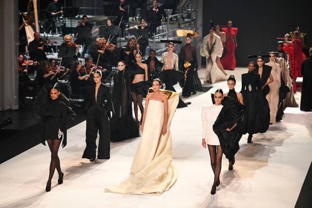 PFW - Stephane Rolland Runway in Paris FA Models walks the runway for a collection by Stephane Rolland as part of Paris Fashion Week at the Theatre of the Champs-Elysees in Paris, on July 8, 2025. Photo by Firas Abdullah ABACAPRESS.COM Paris Ile-de-France France  Copyright: xAbdullahxFiras ABACAx