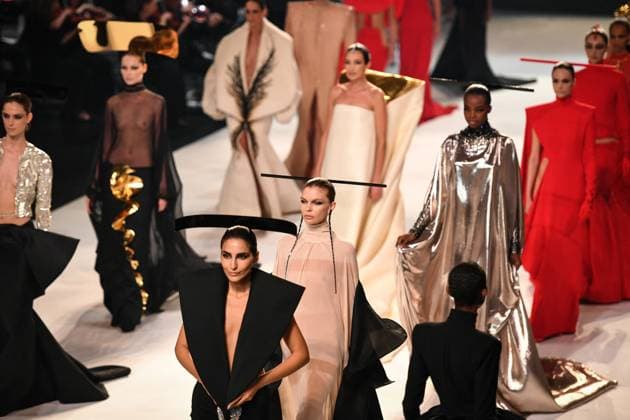 PFW - Stephane Rolland Runway in Paris FA Models walks the runway for a collection by Stephane Rolland as part of Paris Fashion Week at the Theatre of the Champs-Elysees in Paris, on July 8, 2025. Photo by Firas Abdullah ABACAPRESS.COM Paris Ile-de-France France  Copyright: xAbdullahxFiras ABACAx