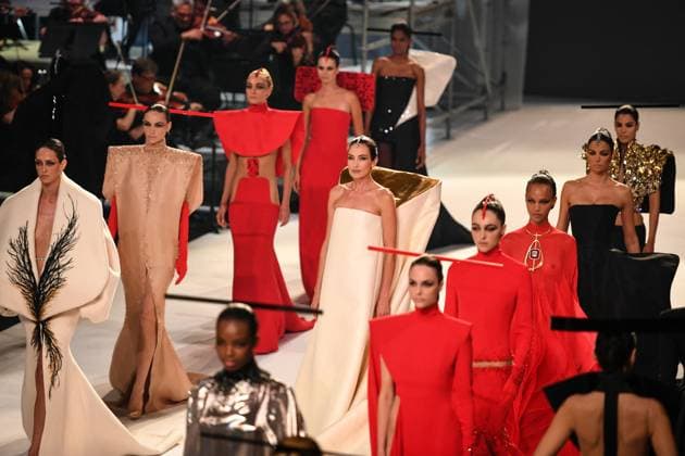PFW - Stephane Rolland Runway in Paris FA Models walks the runway for a collection by Stephane Rolland as part of Paris Fashion Week at the Theatre of the Champs-Elysees in Paris, on July 8, 2025. Photo by Firas Abdullah ABACAPRESS.COM Paris Ile-de-France France  Copyright: xAbdullahxFiras ABACAx