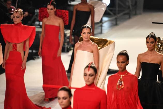 PFW - Stephane Rolland Runway in Paris FA Models walks the runway for a collection by Stephane Rolland as part of Paris Fashion Week at the Theatre of the Champs-Elysees in Paris, on July 8, 2025. Photo by Firas Abdullah ABACAPRESS.COM Paris Ile-de-France France  Copyright: xAbdullahxFiras ABACAx