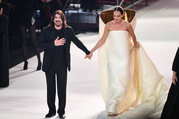 PFW - Stephane Rolland Runway in Paris FA Stephane Rolland cheers attendees at the end of the runway for his collection as part of Paris Fashion Week at the Theatre of the Champs-Elysees in Paris, on July 8, 2025. Photo by Firas Abdullah ABACAPRESS.COM Paris Ile-de-France France  Copyright: xAbdullahxFiras ABACAx