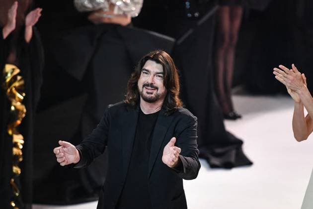 PFW - Stephane Rolland Runway in Paris FA Stephane Rolland cheers attendees at the end of the runway for his collection as part of Paris Fashion Week at the Theatre of the Champs-Elysees in Paris, on July 8, 2025. Photo by Firas Abdullah ABACAPRESS.COM Paris Ile-de-France France  Copyright: xAbdullahxFiras ABACAx