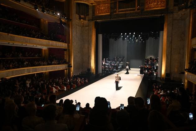 PFW - Stephane Rolland Runway in Paris FA A model walks the runway for a collection by Stephane Rolland as part of Paris Fashion Week at the Theatre of the Champs-Elysees in Paris, on July 8, 2025. Photo by Firas Abdullah ABACAPRESS.COM Paris Ile-de-France France  Copyright: xAbdullahxFiras ABACAx