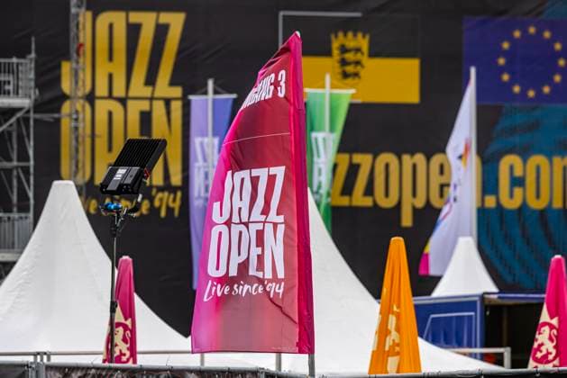 jazzopen stuttgart 2025 eröffnet. Am Abend startet das erste Konzert im Ehrenhof des Neuen Schlosses. Headlines in diesem Jahr sind Herbie Hancock, Kraftwerk, Kylie Minogue und Lionel Richie. Mit 60000 verkauften Tickets ist die Veranstaltung so gut wie ausverkauft. 07.07.2025. Stuttgart, Baden-Württemberg, Deutschland *** jazzopen stuttgart 2025 opens In the evening, the first concert starts in the cour dhonneur of the New Palace Headlines this year are Herbie Hancock, Kraftwerk, Kylie Minogue and Lionel Richie With 60,000 tickets sold, the event is as good as sold out 07 07 2025 Stuttgart, Baden Württemberg, Germany