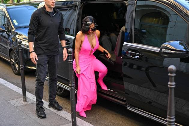 Kim Kardashian arrives for her Balenciaga fitting as part of the Paris Fashion Week, in Paris, France, on July 8th 2025, Kim turns heads in a stunning pink dress Yehiel Chekroune Bestimage Kim Kardashian was spotted arriving for her Balenciaga fitting in Paris, turning heads in a stunning pink dress, as part of the Paris Fashion Week, in Paris, France, on July 5th 2025 Paris France  Copyright: xYehielxChekrounex xBestimagexYehielxChekrounex xBestimagex