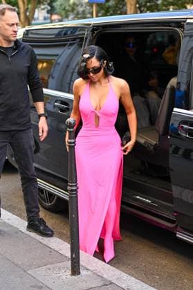 Kim Kardashian arrives for her Balenciaga fitting as part of the Paris Fashion Week, in Paris, France, on July 8th 2025, Kim turns heads in a stunning pink dress Yehiel Chekroune Bestimage Kim Kardashian was spotted arriving for her Balenciaga fitting in Paris, turning heads in a stunning pink dress, as part of the Paris Fashion Week, in Paris, France, on July 5th 2025 Paris France  Copyright: xYehielxChekrounex xBestimagexYehielxChekrounex xBestimagex