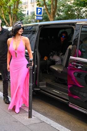 Kim Kardashian arrives for her Balenciaga fitting as part of the Paris Fashion Week, in Paris, France, on July 8th 2025, Kim turns heads in a stunning pink dress Yehiel Chekroune Bestimage Kim Kardashian was spotted arriving for her Balenciaga fitting in Paris, turning heads in a stunning pink dress, as part of the Paris Fashion Week, in Paris, France, on July 5th 2025 Paris France  Copyright: xYehielxChekrounex xBestimagexYehielxChekrounex xBestimagex