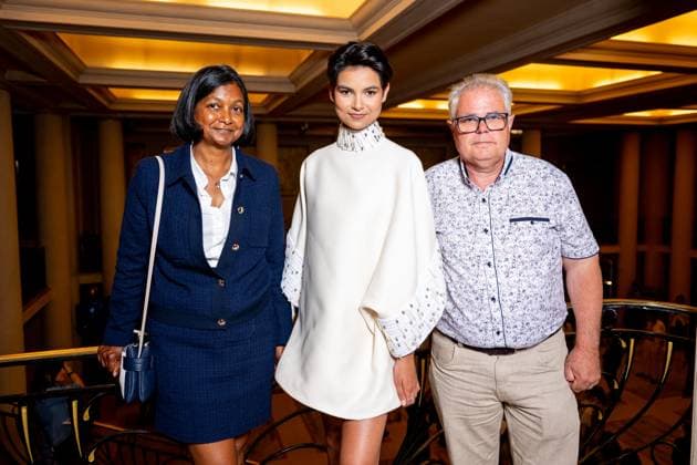 Eve Gilles Miss France 2024 with her parents Edith and Bruno at the Stéphane Rolland Fall Winter 2025 2026 Haute Couture Collection show during Paris Fashion Week PFW at the Théâtre des Champs Élysées in Paris, France, on July 8, 2025 Pierre Perusseau Bestimage Celebs attending the Stéphane Rolland Fall Winter 2025 2026 Haute Couture Collection show during Paris Fashion Week PFW at the Théâtre des Champs Élysées in Paris, France, on July 8, 2025 Paris France  Copyright: xTizianoxDaxSilvax-xPierrexPerusseaux xBestimagexTizianoxDaxSilvax-xPierrexPerusseaux xBestimagex