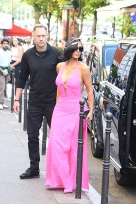 PFW - Kim Kardashian Fits A Flashy Pink Outfit At Balenciaga - Paris Kim Kardashian fits a flashy pink outfit at Balenciaga, during the Paris Fashion Week in Paris, France, on July 8, 2025. Photo by Florian Poitout ABACAPRESS.COM Paris France  Copyright: xPoitoutxFlorian ABACAx