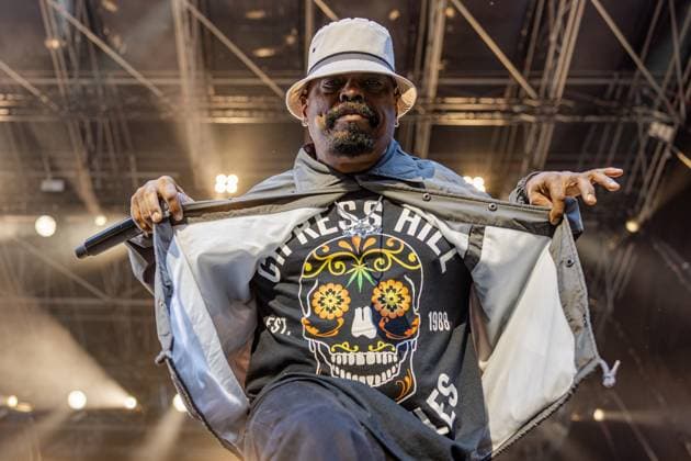 Bilder des Jahres 2025, Entertainment 07 Juli Entertainment Themen der Woche KW28 Cypress Hill - Kunst!Rasen Bonn Gronau - 08.07.2025 Rapper Senen REYES (Sen Dog) von der US amerikanischen Hip-Hop Band CYPRESS HILL beim Live Auftritt auf der Kunst!Rasen Bühne - Der Kunst!Rasen in Bonn Gronau ist eine beliebte Sommer Open Air Konzertreihe am Rande der Rheinaue am Bonner Rheinufer. Bonn Gronau Nordrhein-Westfalen Deutschland *** Cypress Hill Kunst Rasen Bonn Gronau 08 07 2025 Rapper Senen REYES Sen Dog from the US hip hop band CYPRESS HILL performing live on the Kunst Rasen stage The Kunst Rasen in Bonn Gronau is a popular summer open air concert series on the edge of the Rheinaue on the banks of the Rhine in Bonn Gronau North Rhine-Westphalia Germany Copyright: xBonn.digitalx xMarcxJohnx