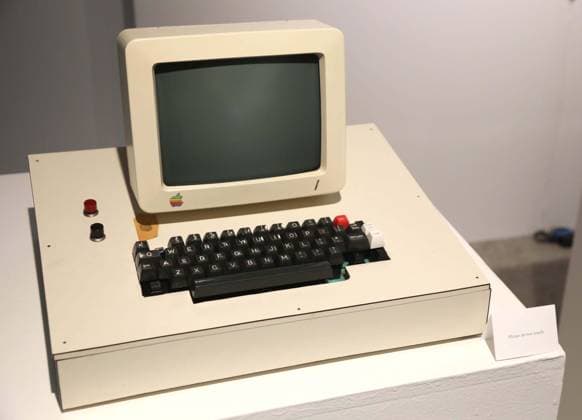 July 8, 2025, New York, New York, USA: RomkeyÃ¢â‚¬â ¢ Apple-1 Computer display, keyboard, the finest operational Apple-1 in existence, from the first batch of 50 hand built by Wozniak and Jobs in 1976, estimate $400,000 - 600,000 seen at the press preview for Geek Week 2025 held at SothebyÃ¢â‚¬â ¢s New York. New York USA - ZUMAk03_ 20250708_zaf_k03_017 Copyright: xNancyxKaszermanx
