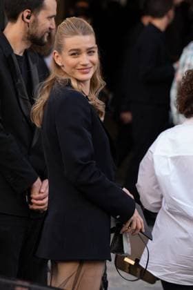 PFW - Georgio Armani Outside Arrivals A guest attends the Georgio Armani Haute Couture Fall Winter 2025 2026 show as part of Paris Fashion Week on July 08, 2025 in Paris, France. Photo by Laurent Zabulon ABACAPRESS.COM Paris France  Copyright: xZabulonxLaurent ABACAx
