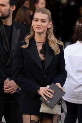 PFW - Georgio Armani Outside Arrivals A guest attends the Georgio Armani Haute Couture Fall Winter 2025 2026 show as part of Paris Fashion Week on July 08, 2025 in Paris, France. Photo by Laurent Zabulon ABACAPRESS.COM Paris France  Copyright: xZabulonxLaurent ABACAx
